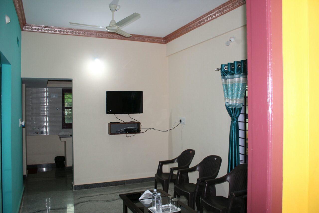 Iroomz Sri Vinayaka Comfort Virajpet Exterior photo